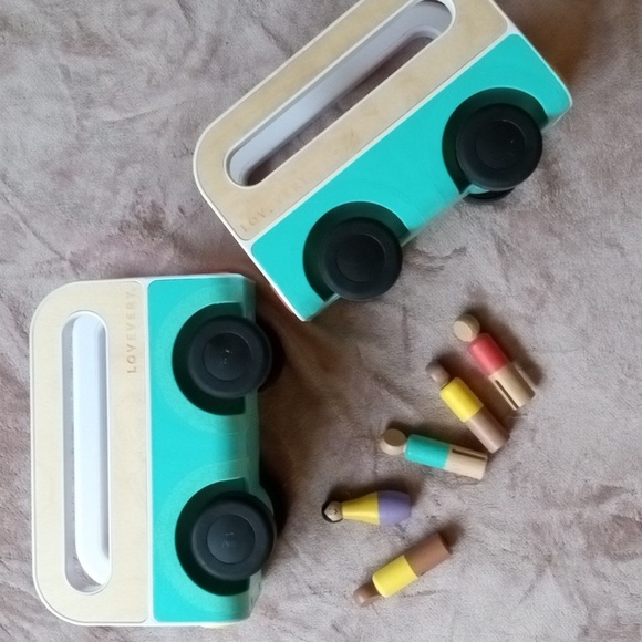 LOVEVERY | Wheel Around Town Buses With Peg People | The Realist Play Kit - Picture 2 of 3